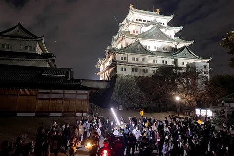 名古屋遊べる場所: 名古屋城の影で踊る猫たち