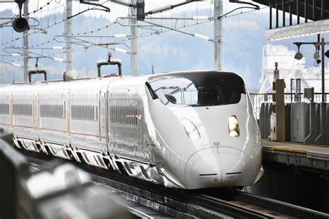 小倉駅から熊本駅 新幹線 - 時空を超える旅の物語